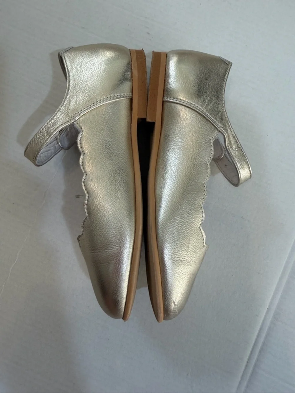 La Coqueta Gold Scalloped Mary Jane Shoes Girls EU 27 US 10 Soft Nappa Leather